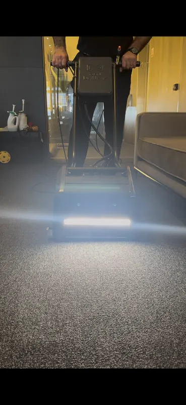 Maquinário industrial de alta sucção para carpetes corporativos